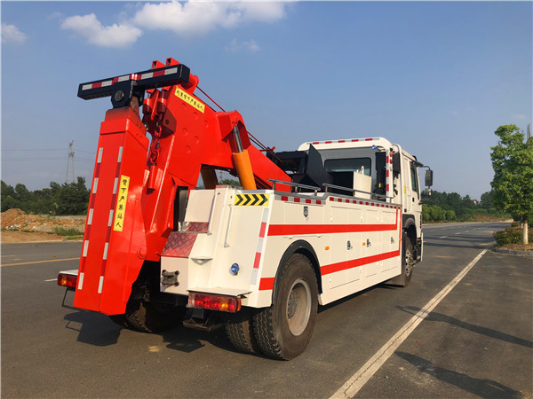 豪沃道路清障車價格_全落地式清障拖車_解放j6道路救援車價格圖片