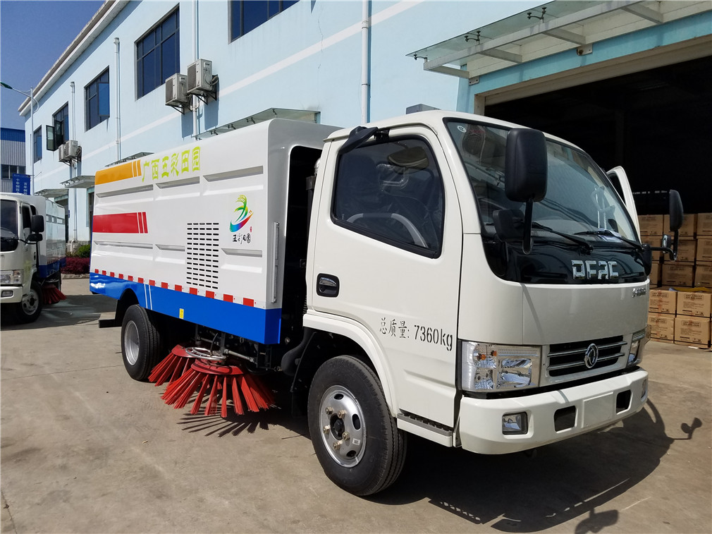 石河子市重汽8噸洗掃車價格_掃地車圖片