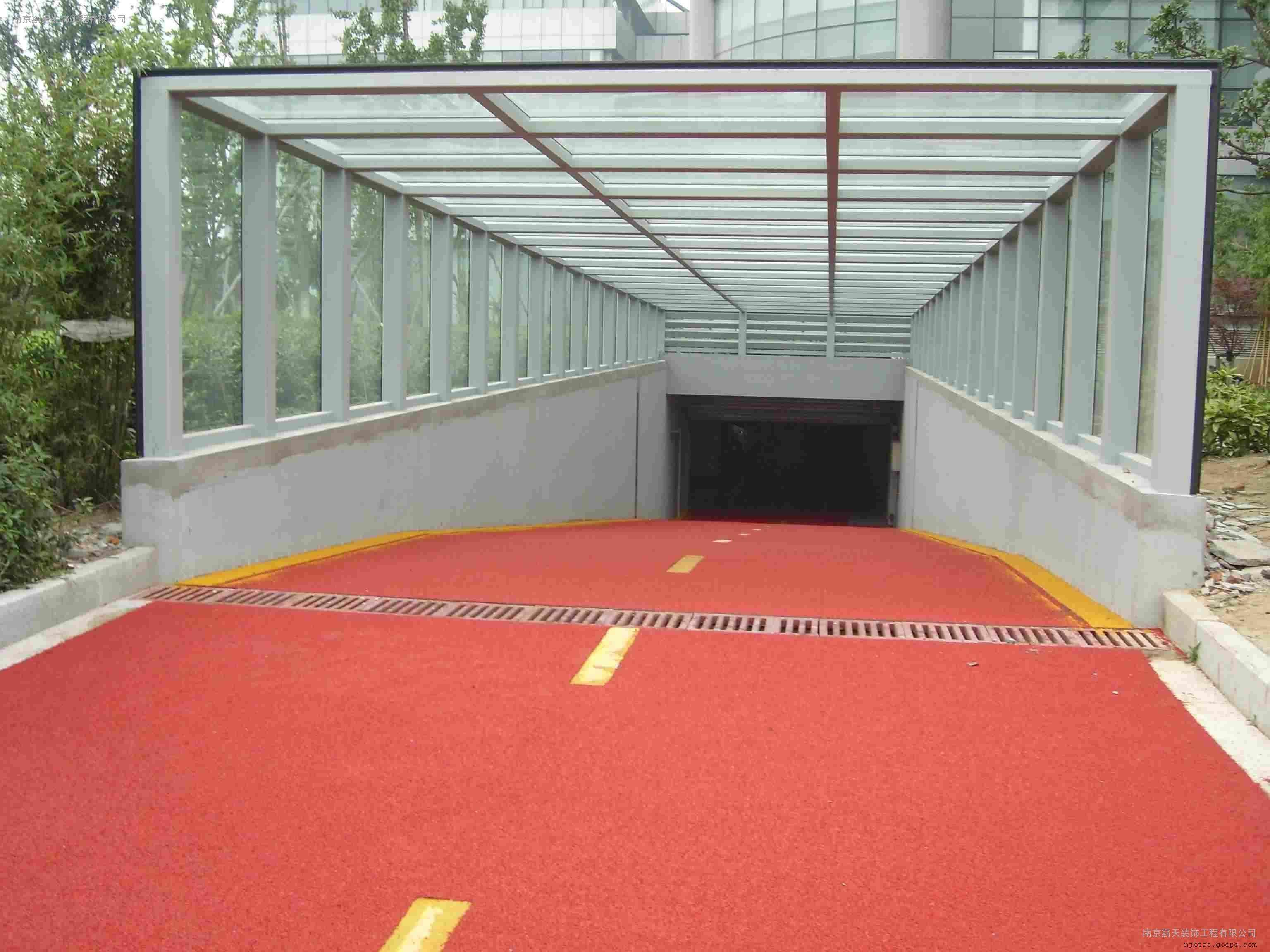 深圳停车场坡道施工方案聚氨酯彩色防滑路面材料
