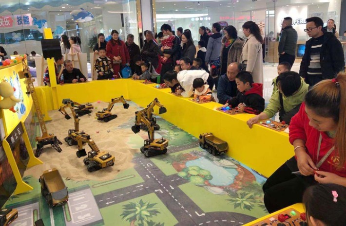 广州童牛亲子工程乐园项目新版仿真挖掘机驾驶舱控制挖机儿童游乐设备