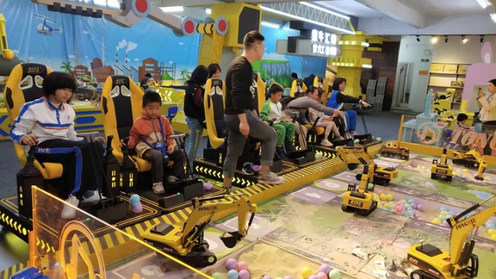 广州童牛亲子工程乐园项目新版仿真挖掘机驾驶舱控制挖机儿童游乐设备