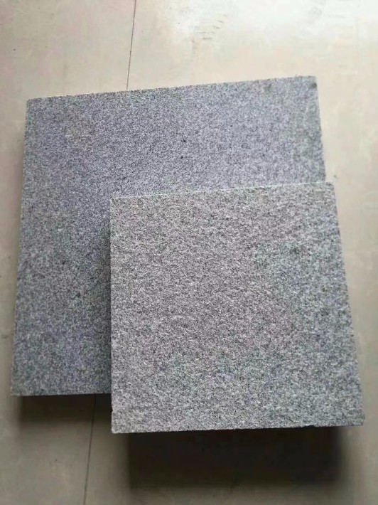 灰花岗岩又名章丘灰花岗岩是世界上的花岗岩石种之一,可以作为板材