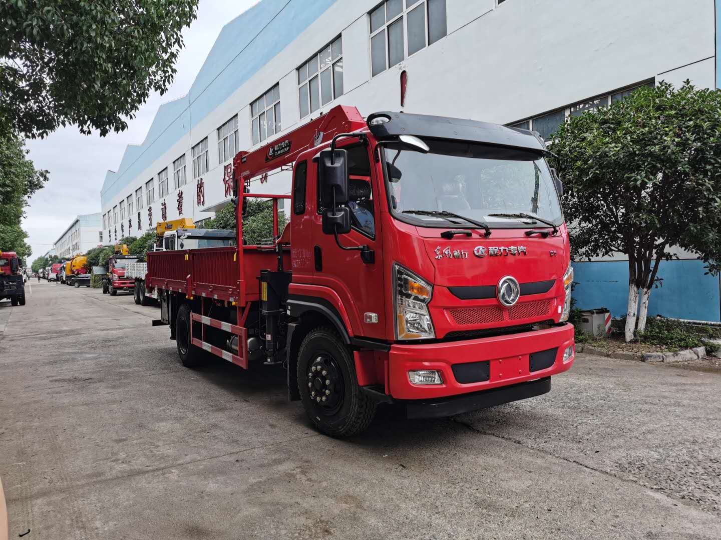 東風暢行d1隨車吊底盤,豪華配置,四點懸浮駕駛室,氣囊座椅,法士特小八