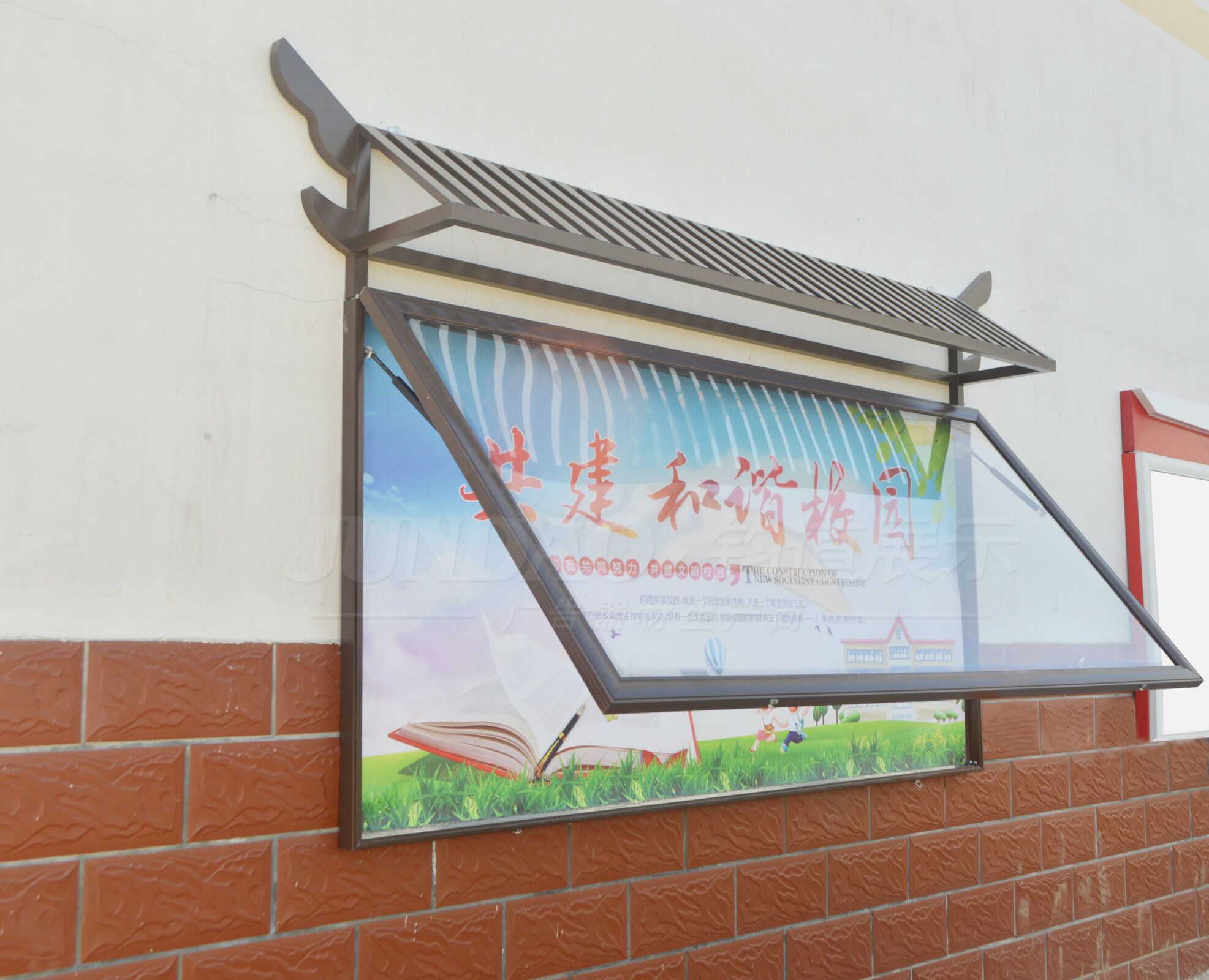 悬挂式铝合金宣传栏在城市的作用