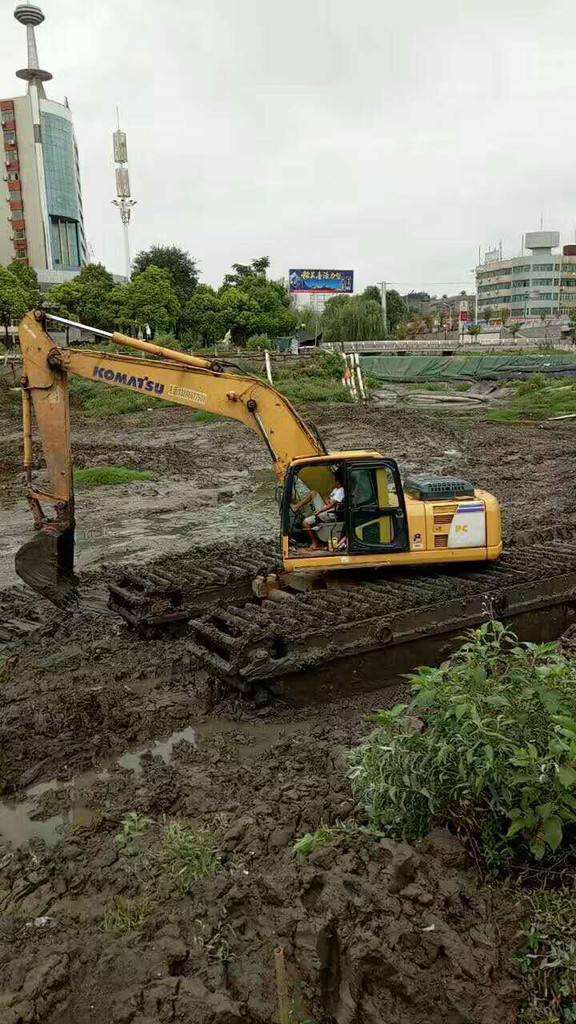 卡特320型湿地挖掘机出租水上挖机租赁服务价格