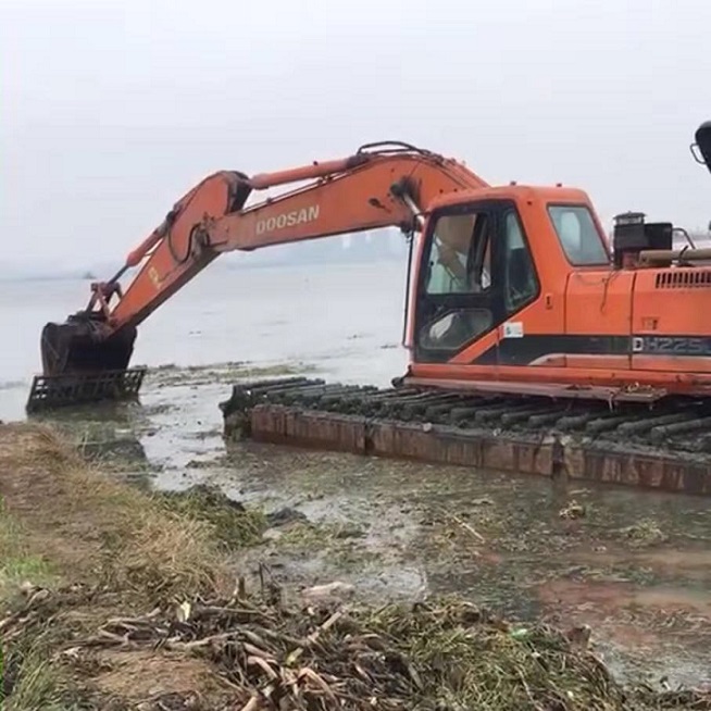 河道清淤機械水陸兩用挖掘機出租服務北京海淀溼地挖機出租水上清淤