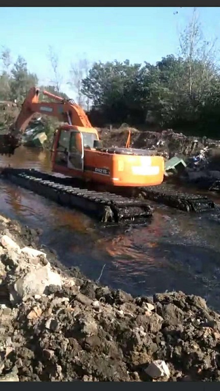 重慶萬盛周邊水陸挖機出租河道清淤挖機出租江南軟基礎處理