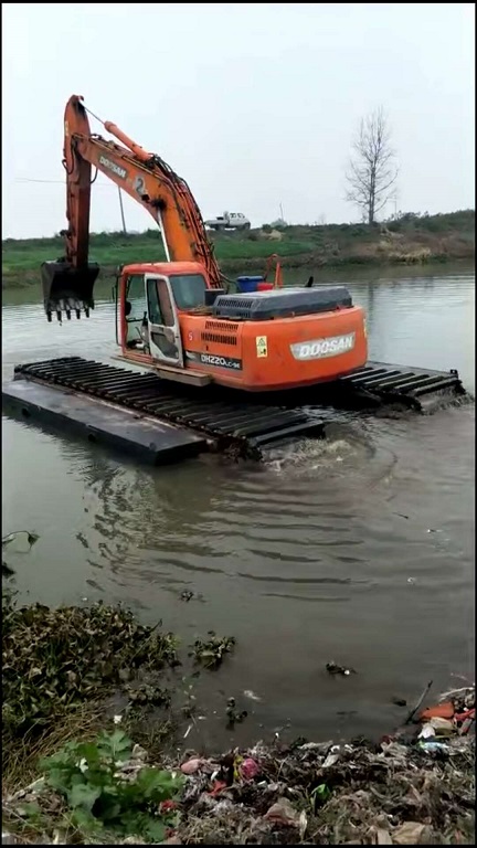 重庆市江南科技公司河道清淤机械水陆两用挖掘机出租