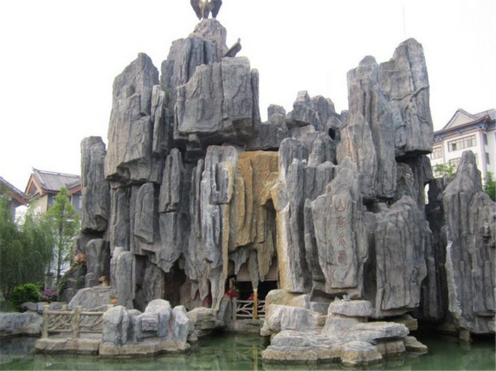 阿拉尔人物雕塑现场制作-阿拉尔轻质假山