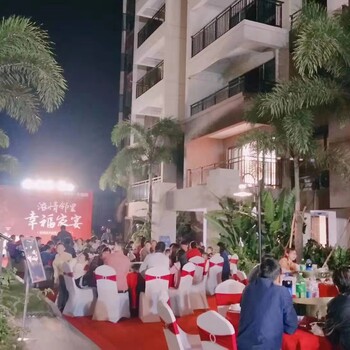 公司年会聚餐吃啥比较好，上门餐饮在线预订电话