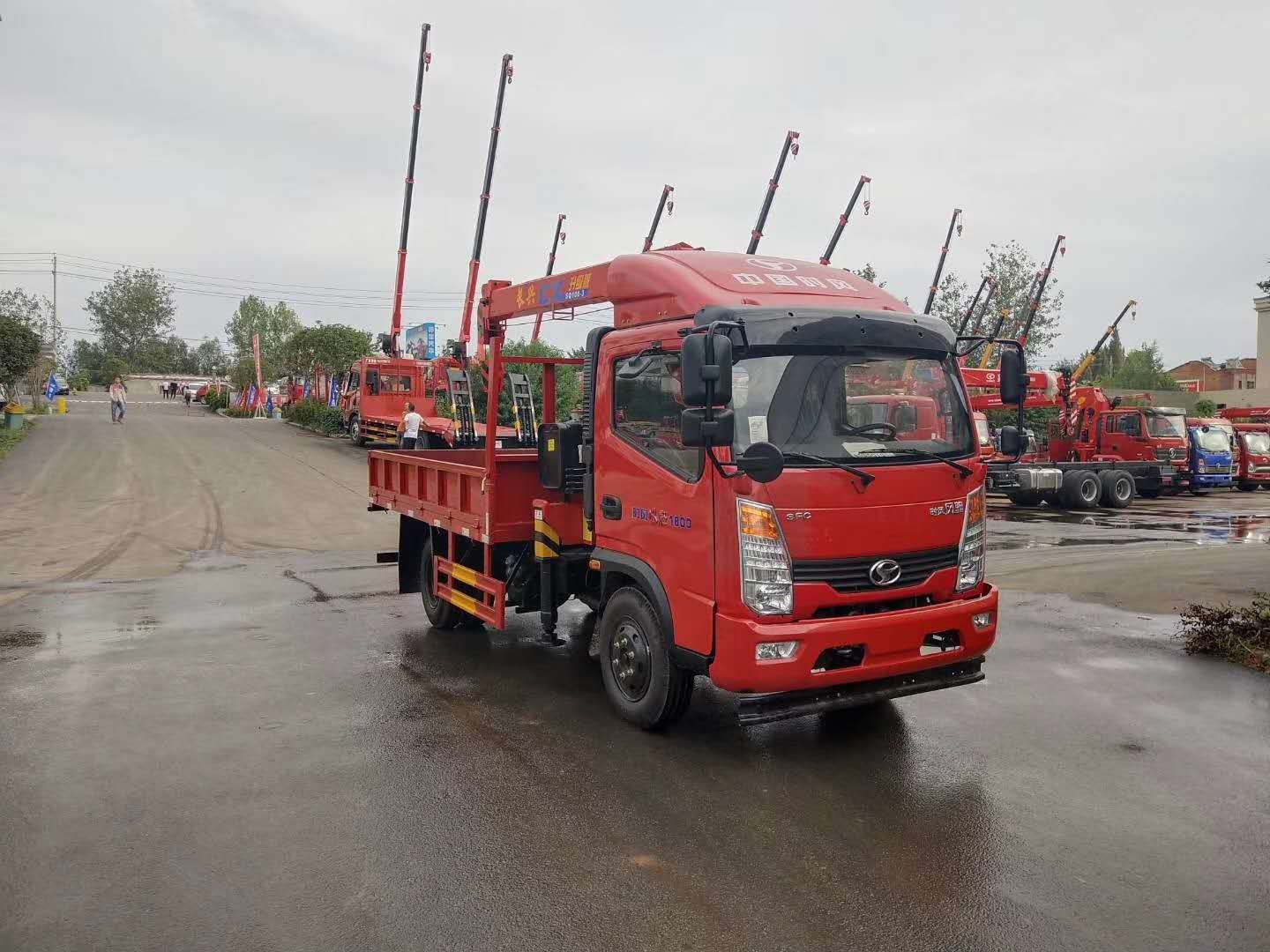 萊蕪8噸四節臂折臂隨車吊哪.