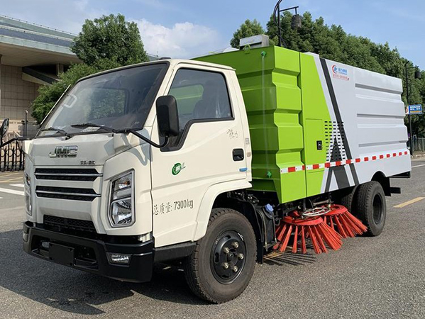 国三道路清扫车、扫地车出口价格