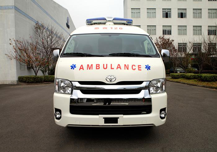 喀什救护车跨市转院-长途救护车护送病人-24小时服务热线