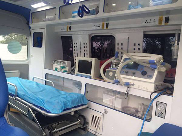 喀什救护车接送-长途转运病人-服务贴心